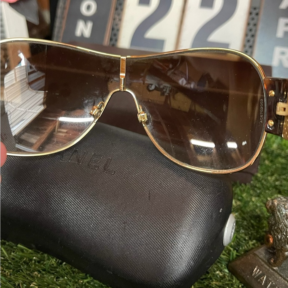 Chanel Interlocking Cc Logo Shield Sunglasses Vin… - image 7